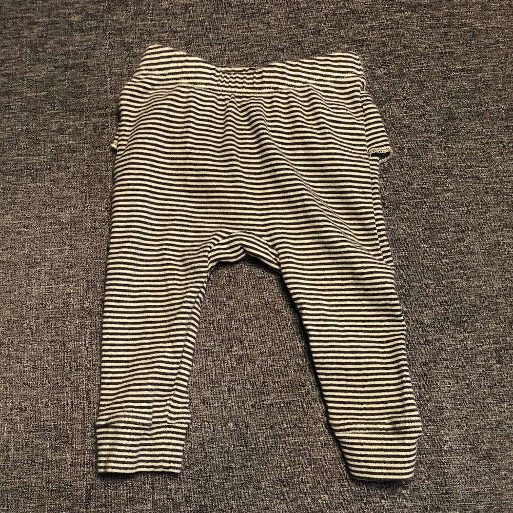 TEA baby leggings with ruffles, size 6 - 9 mo, gray/white stripes